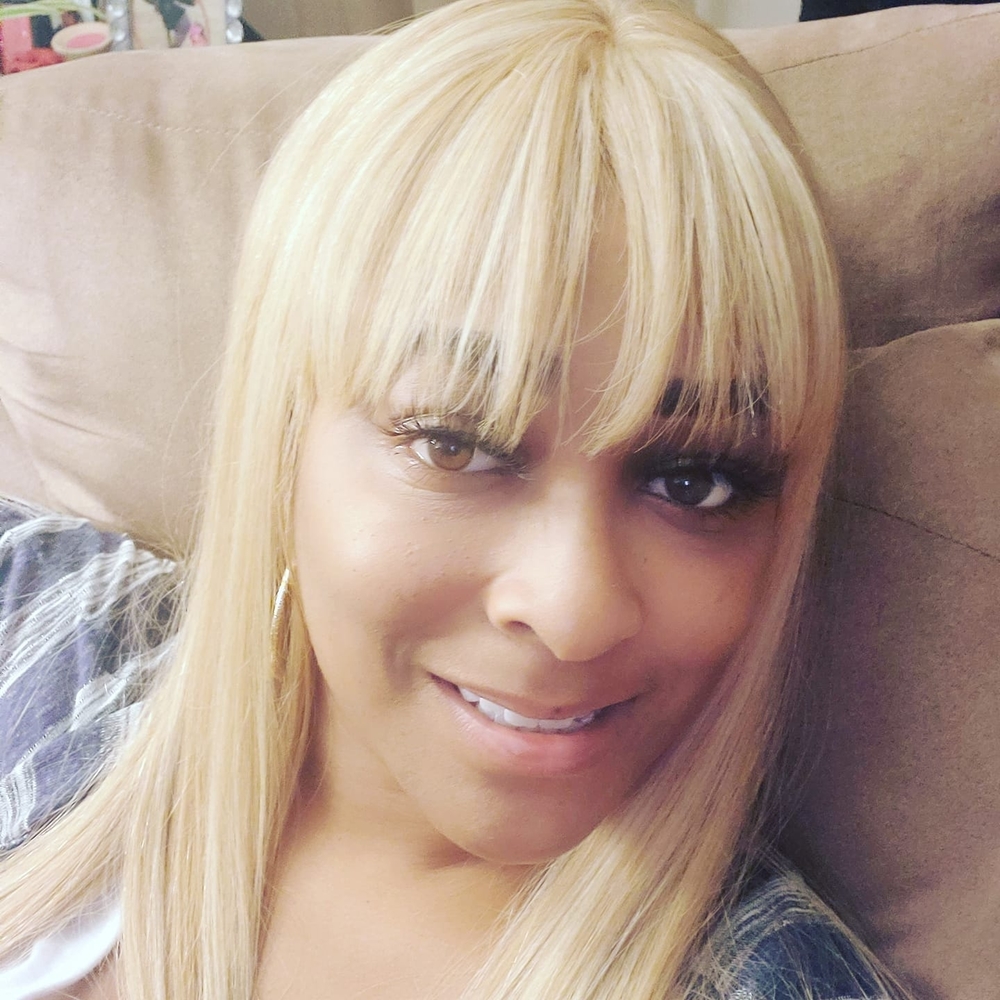 Meet your Posher, Dina